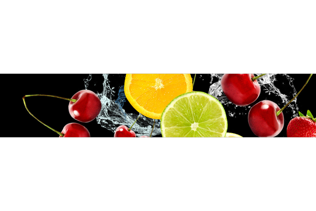 Küchenrückwand mit Obst & Wasser