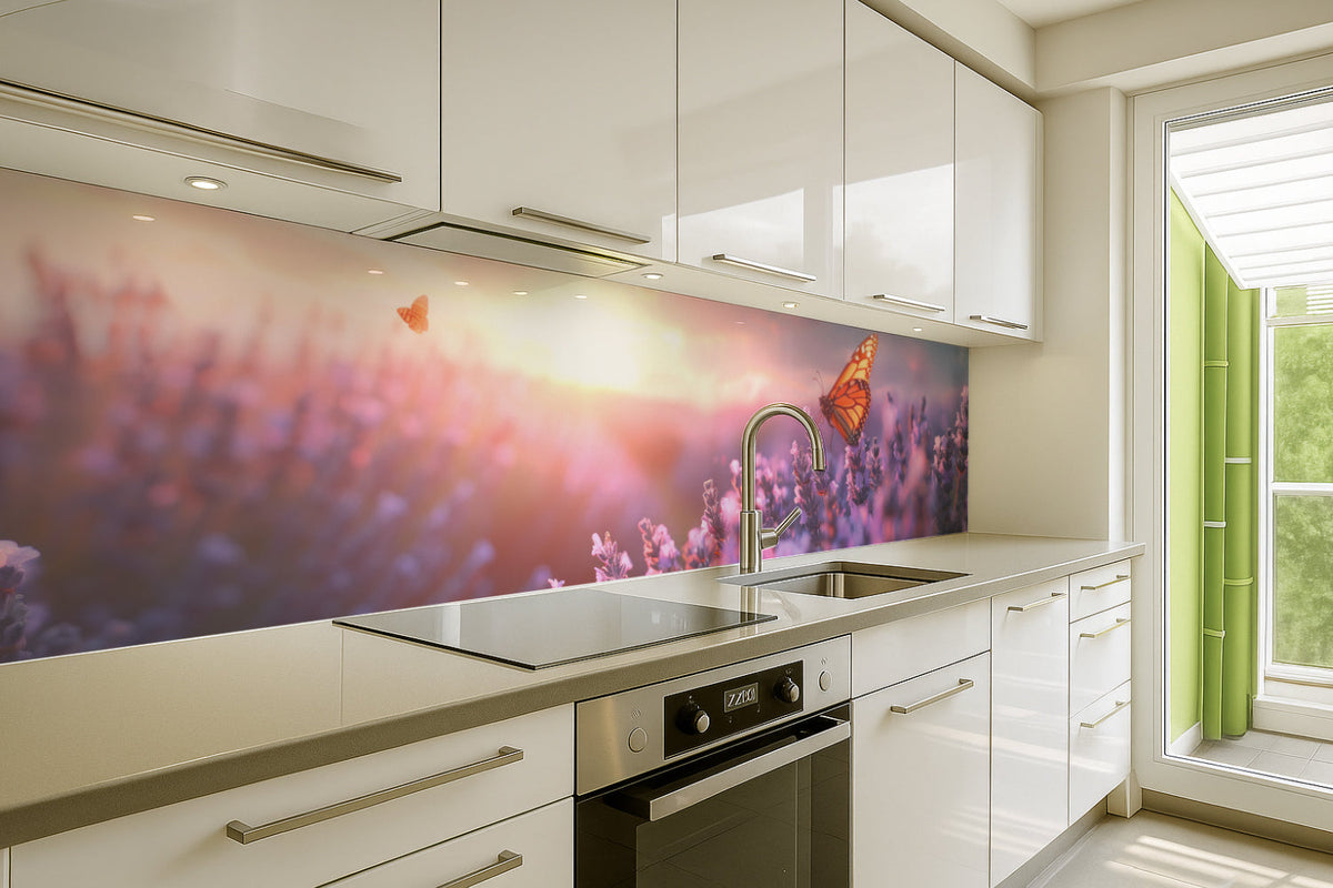 Küchenrückwand Lavendel mit Schmetterling