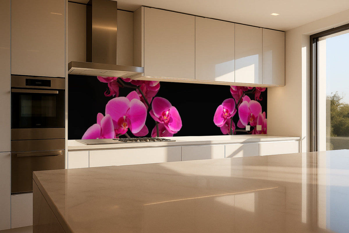 Küchenrückwand mit Orchideenblüten