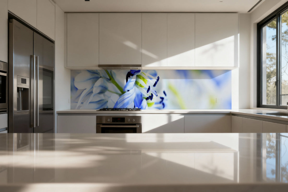Küchenrückwand mit Blütenmotiv