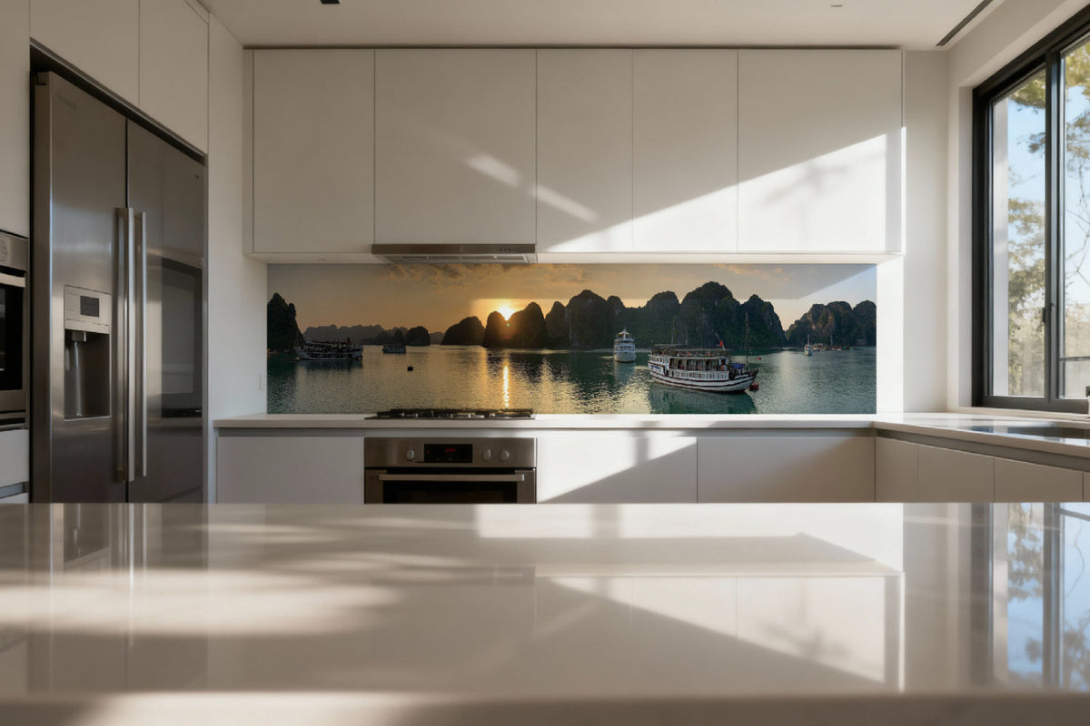 Küchenrückwand Panorama mit Booten und Felsen