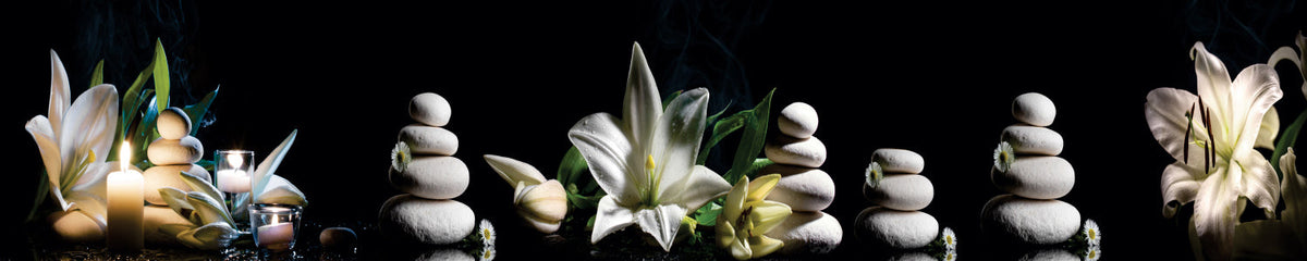 Küchenrückwand Spa mit Lilien und Kerzen
