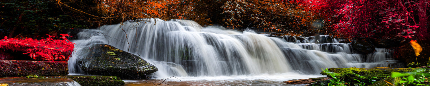 Küchenrückwand Wasserfall im Herbstwald