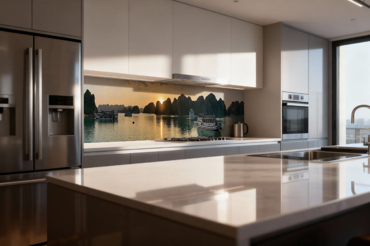 Küchenrückwand Panorama mit Booten und Felsen