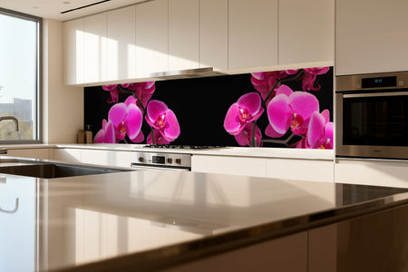 Küchenrückwand mit Orchideenblüten