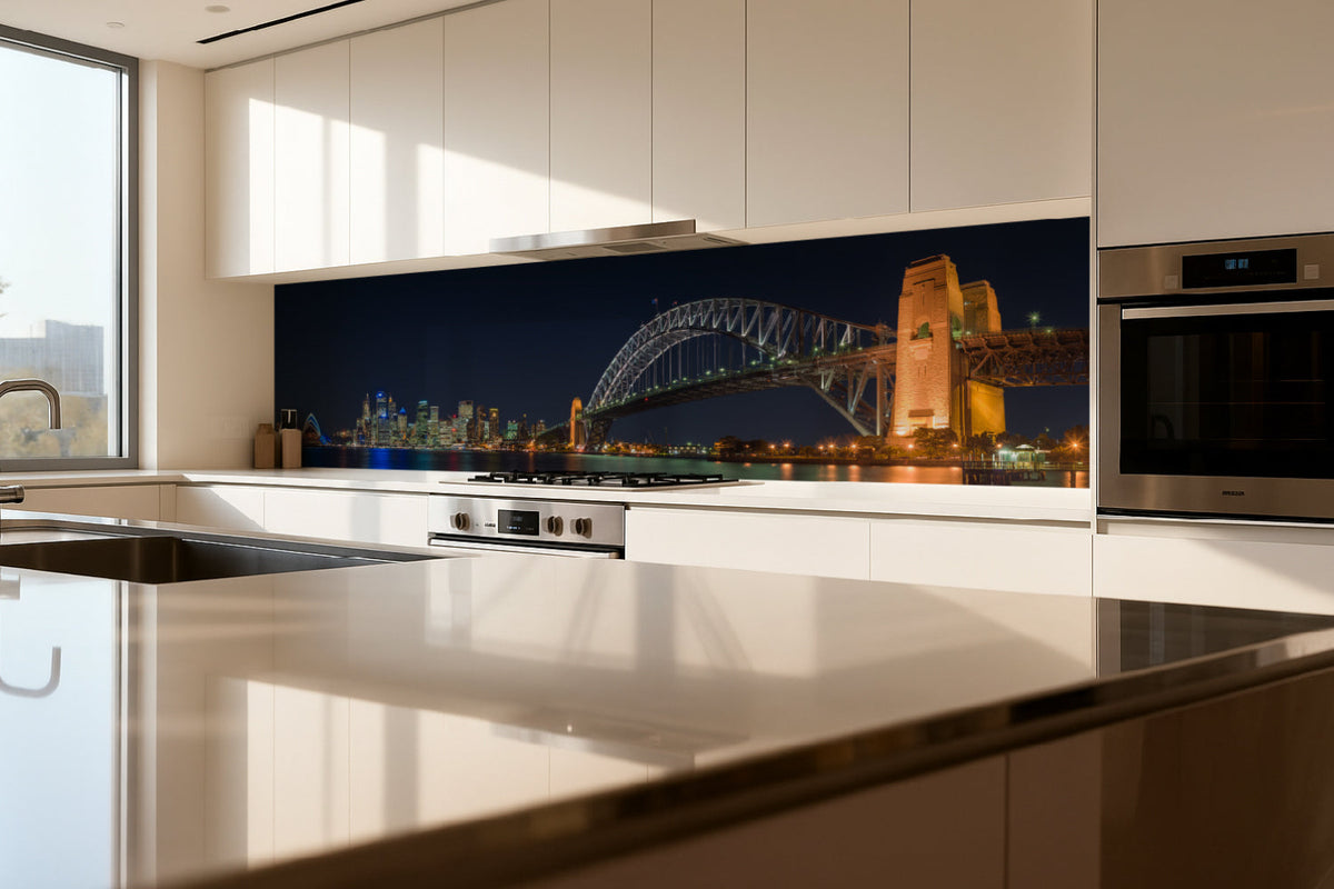 Küchenrückwand Beleuchtete Brücke bei Nacht