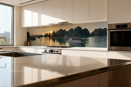Küchenrückwand Panorama mit Booten und Felsen