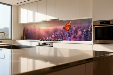 Küchenrückwand Lavendel mit Schmetterling